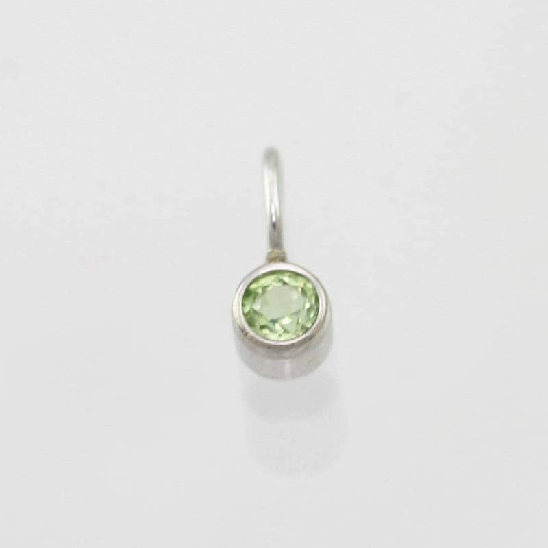 Peridot Tropfen Anhänger Aus 585Er Weißgold | Nur Anhänger Peridot Tropfen Anhänger Aus 585Er Weißgold | Nur Anhänger von LaineBenthalldesigns