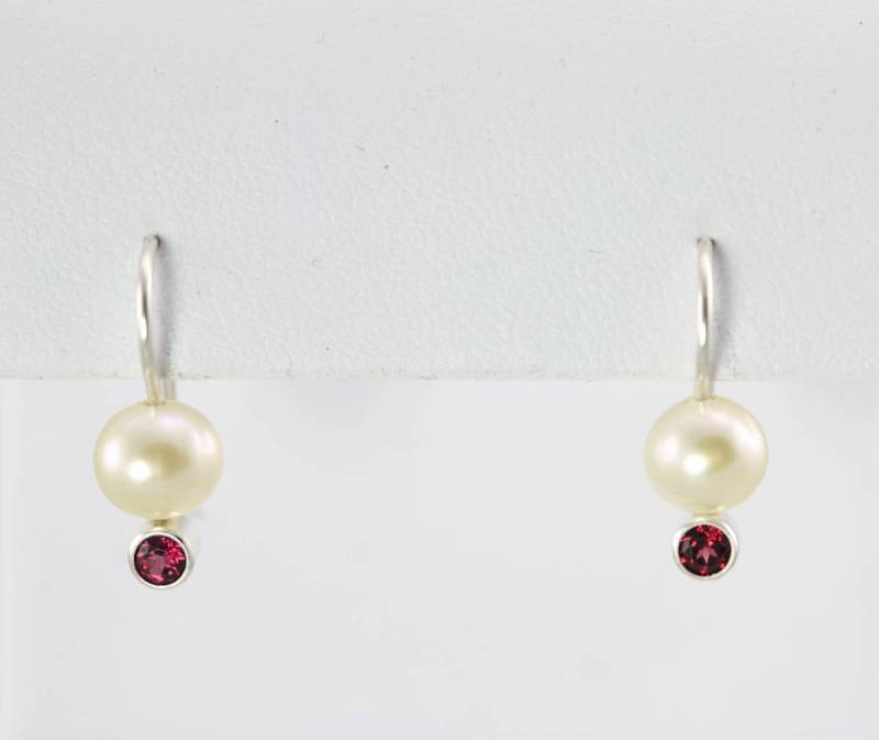 Perlen Tropfen Ohrringe Mit Granat Geburtsstein in Sterling Silber Oder 14K Gf Perlen Tropfen Ohrringe Mit Granat Geburtsstein in Sterling Silber Oder 14K Gf von LaineBenthalldesigns