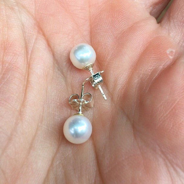 Perlen Tropfen Ohrstecker in Sterling Silber von LaineBenthalldesigns