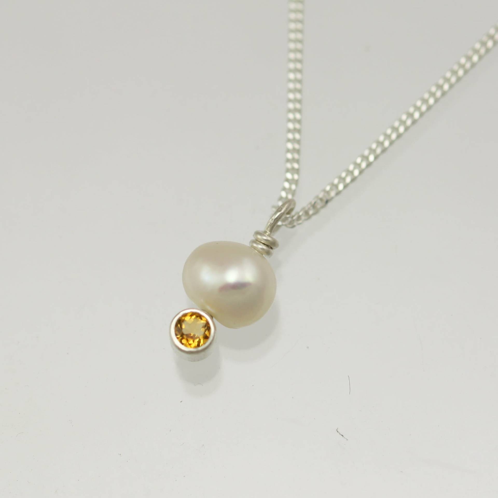 Perlentropfen Halskette Mit Citrin Birthstone in Sterling Silber von LaineBenthalldesigns