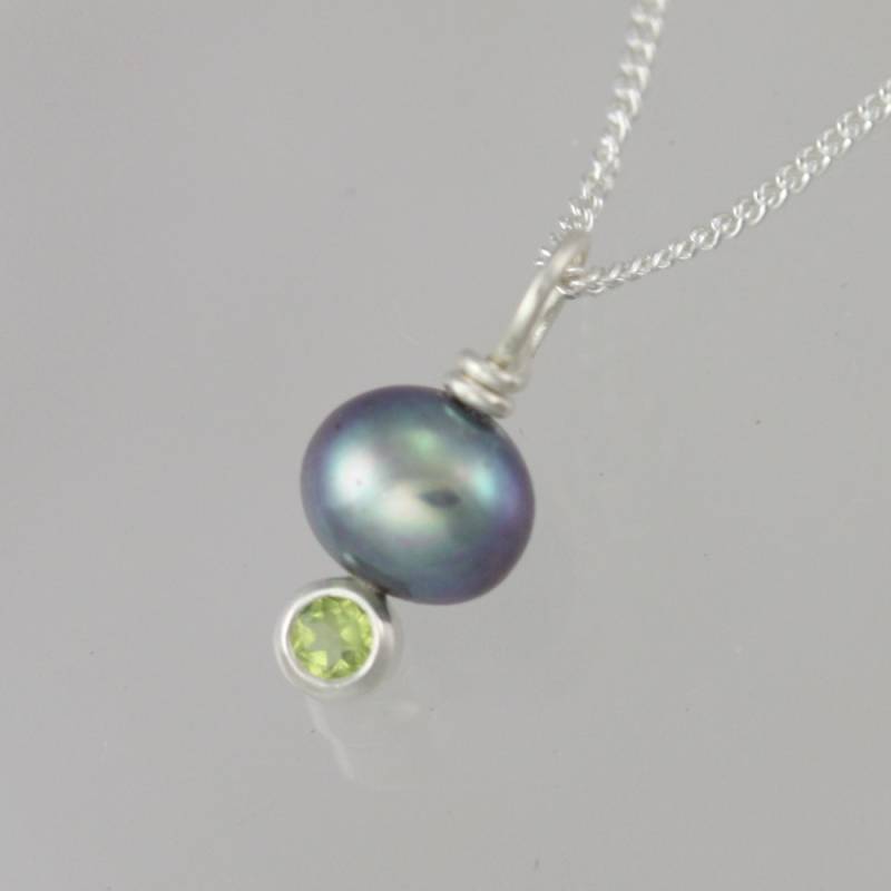 Pfau Perle Tropfen Halskette Mit Peridot Birthstone in Sterling Silber Pfau Perle Tropfen Halskette Mit Peridot Birthstone in Sterling Silber von LaineBenthalldesigns