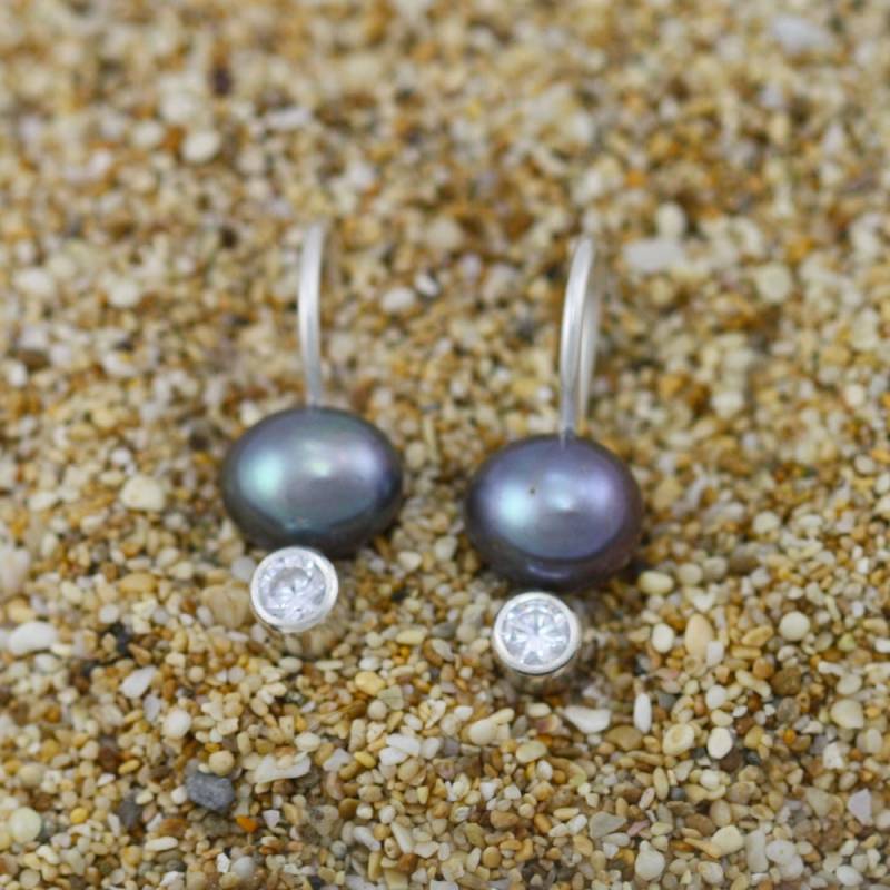 Pfau Perle Tropfen-Ohr Mit Geburtsstein in Sterling Silber | Cubic Zirconia Pfau Perle Tropfen-Ohr Mit Geburtsstein in Sterling Silber | Cubic Zirconia von LaineBenthalldesigns