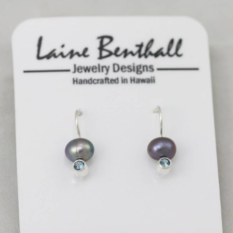 Pfau Perle Tropfen Ohr W-stein | Blau Zirkon von LaineBenthalldesigns