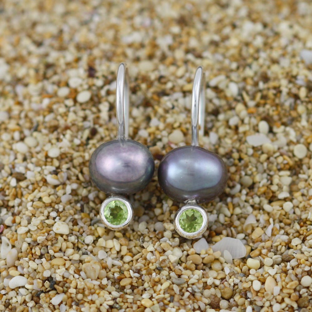 Pfau Perle Tropfen Ohr W-stein | Peridot von LaineBenthalldesigns