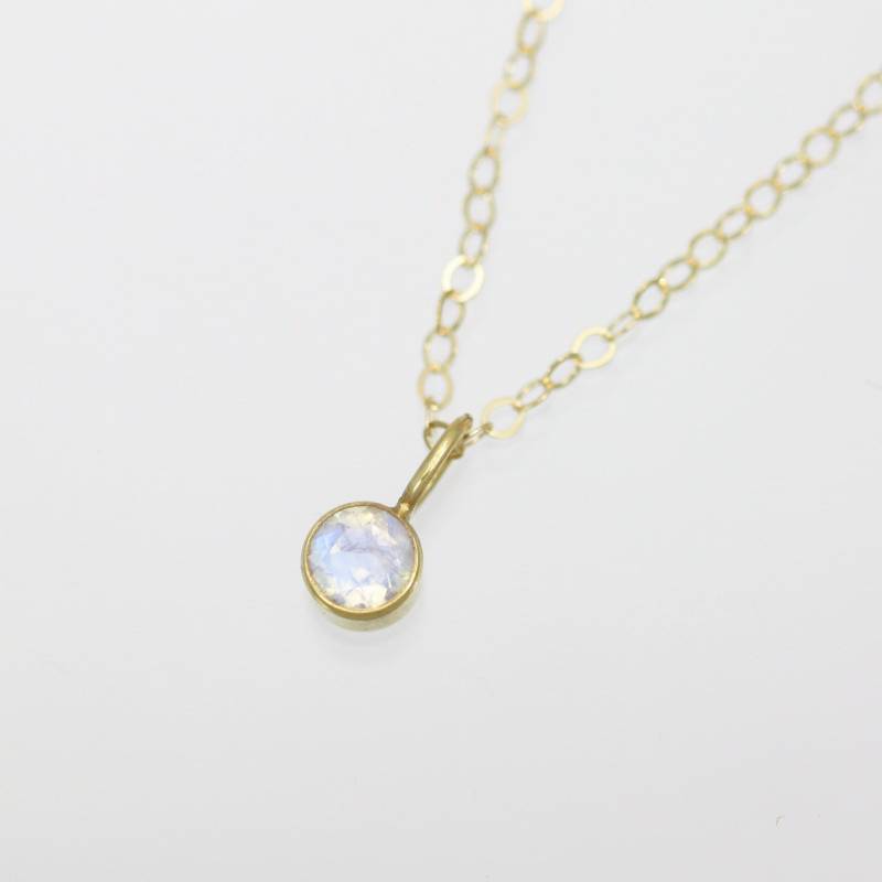 Regenbogen Mondstein Tropfen Kette 4 Mm in 585Er Gelbgold von LaineBenthalldesigns