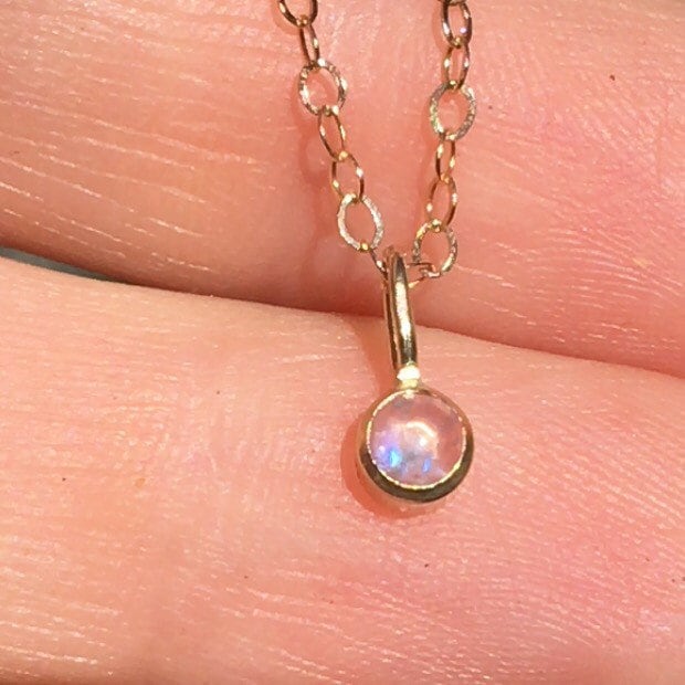 Regenbogen Mondstein Tropfen Kette Aus 585Er Gelbgold von LaineBenthalldesigns