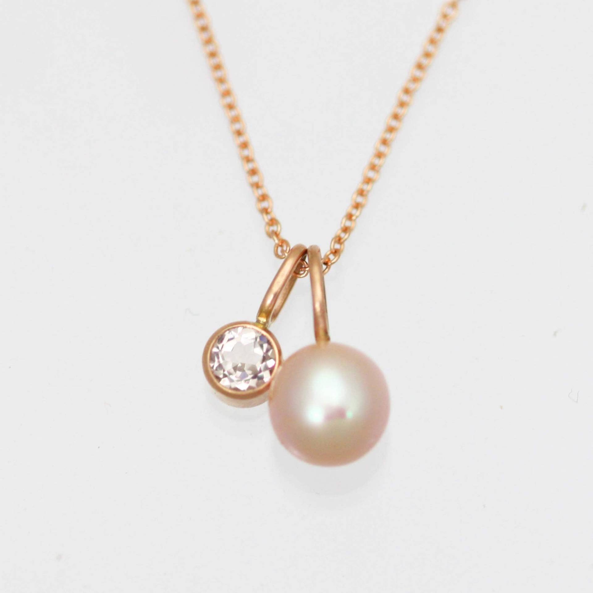Rosa Perle & Morganit Tropfen Halskette in 14K Rose Gold Rosa Perle & Morganit Tropfen Halskette in 14K Rose Gold von LaineBenthalldesigns