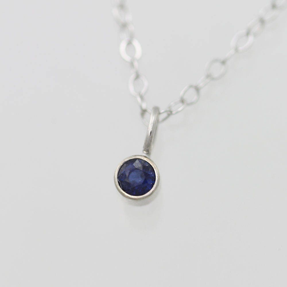 Sapphire Drop Halskette in 585 Weissgold von LaineBenthalldesigns