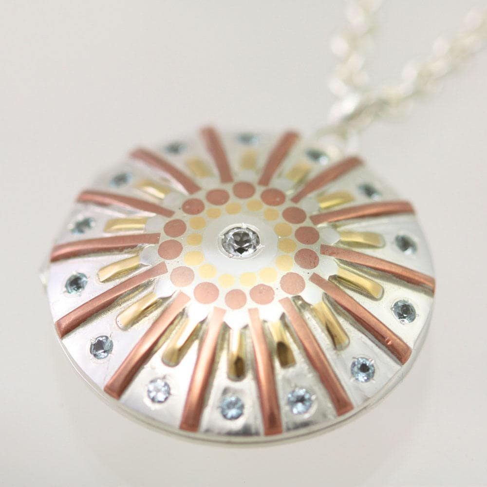 Sunburst Medaillon 3, 5 cm Mit Topas Steinen | 28" von LaineBenthalldesigns