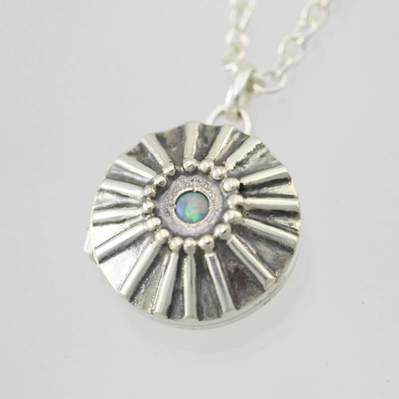 Sunburst Medaillon 3/4" Mit Opal in Sterling Silber | 20" von LaineBenthalldesigns