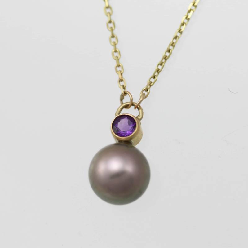 Tahitian Perle Tropfen Halskette Mit Amethyst in 14Ky Gold von LaineBenthalldesigns