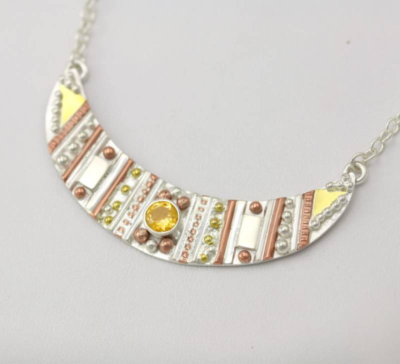 Totem Brustplattennass Mit Stein in Sterling Silber, 14Ky Gold Und Kupfer | 18 " Totem Brustplattennass Mit Stein in Sterling Silber, 14Ky Gold Und Kupfer | 18 " von LaineBenthalldesigns