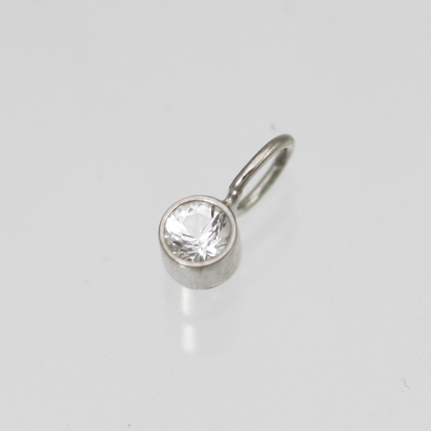 White Topas Drop Anhänger in 585 Weißgold | Nur Anhänger von LaineBenthalldesigns