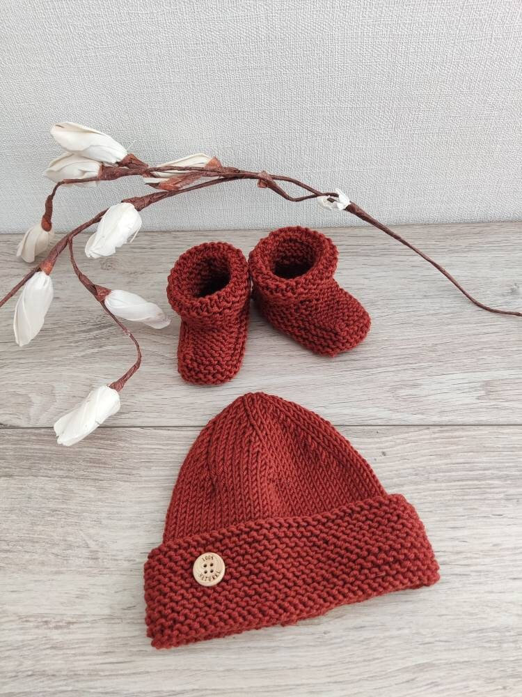 Babymütze Und Babyschuhe Aus Rostroter Merinowolle von Laineettissu