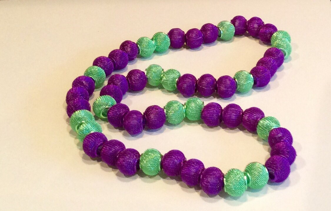 Halsband Grün Und Lila Saldierte Perlen Halsband Grün Und Lila Saldierte Perlen von Laineymacs