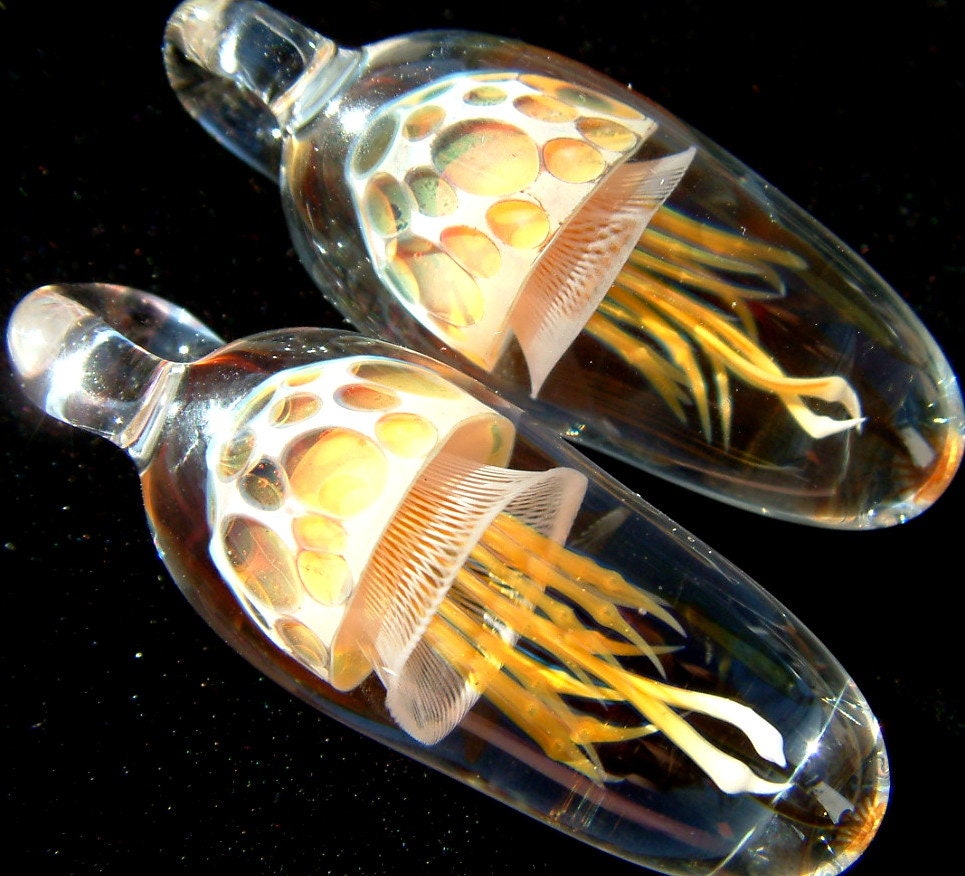 Qualle Anhänger - Made To Order Golden Weelainy Lampworked Glas von LainyLampwork