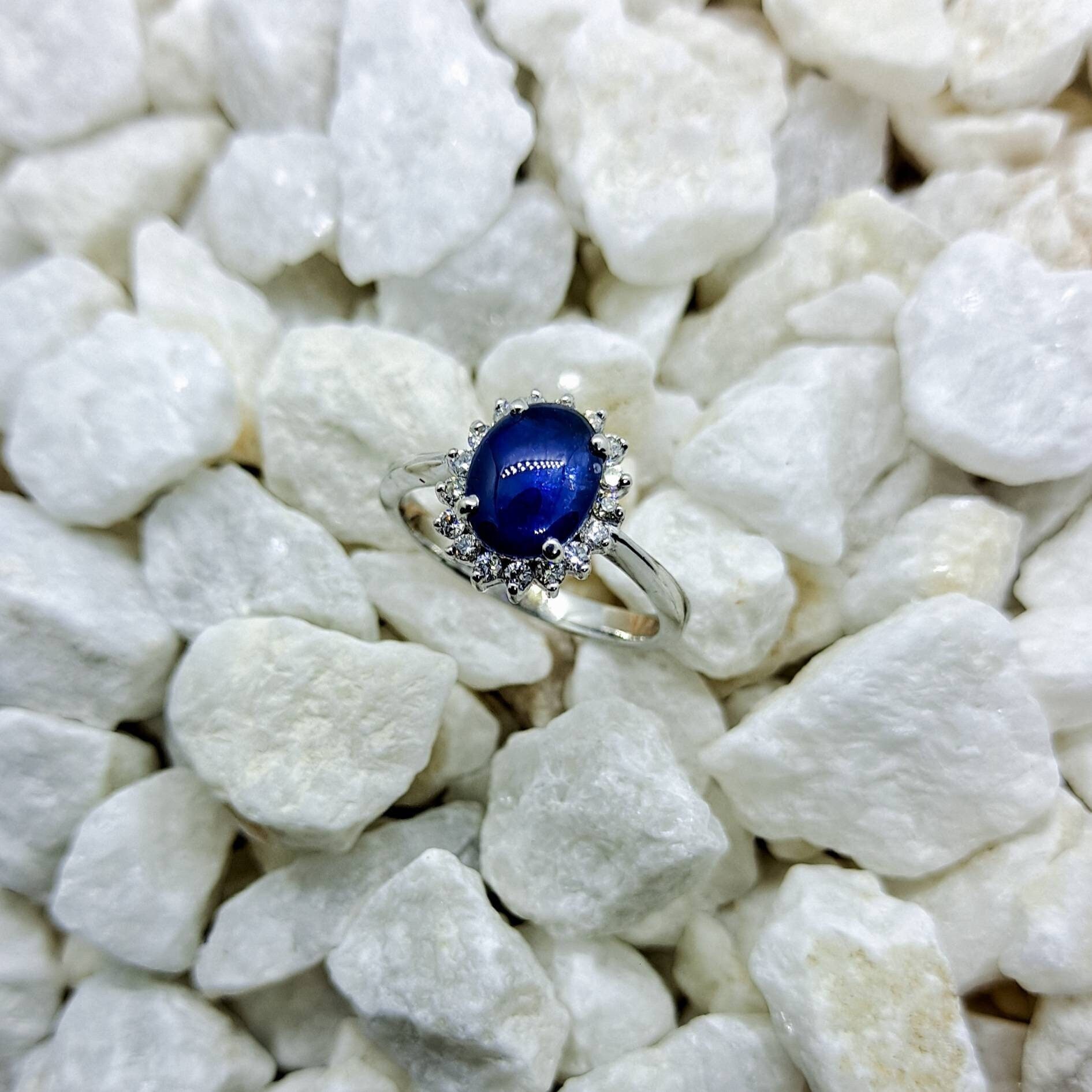 14K Weißgold Blau Saphir 2, 31Ct Mit 17 Diamanten Cluster Ring Us Größe 7, 5 Gia Zertifizierung, Jahrestag Geschenk, Februar Geburtsstein 14K Weißgold Blau Saphir 2, 31Ct Mit 17 Diamanten Cluster Ring Us Größe 7, 5 Gia Zertifizierung, Jahrestag Geschenk, Februar Geburtsstein von LakModernJewelry