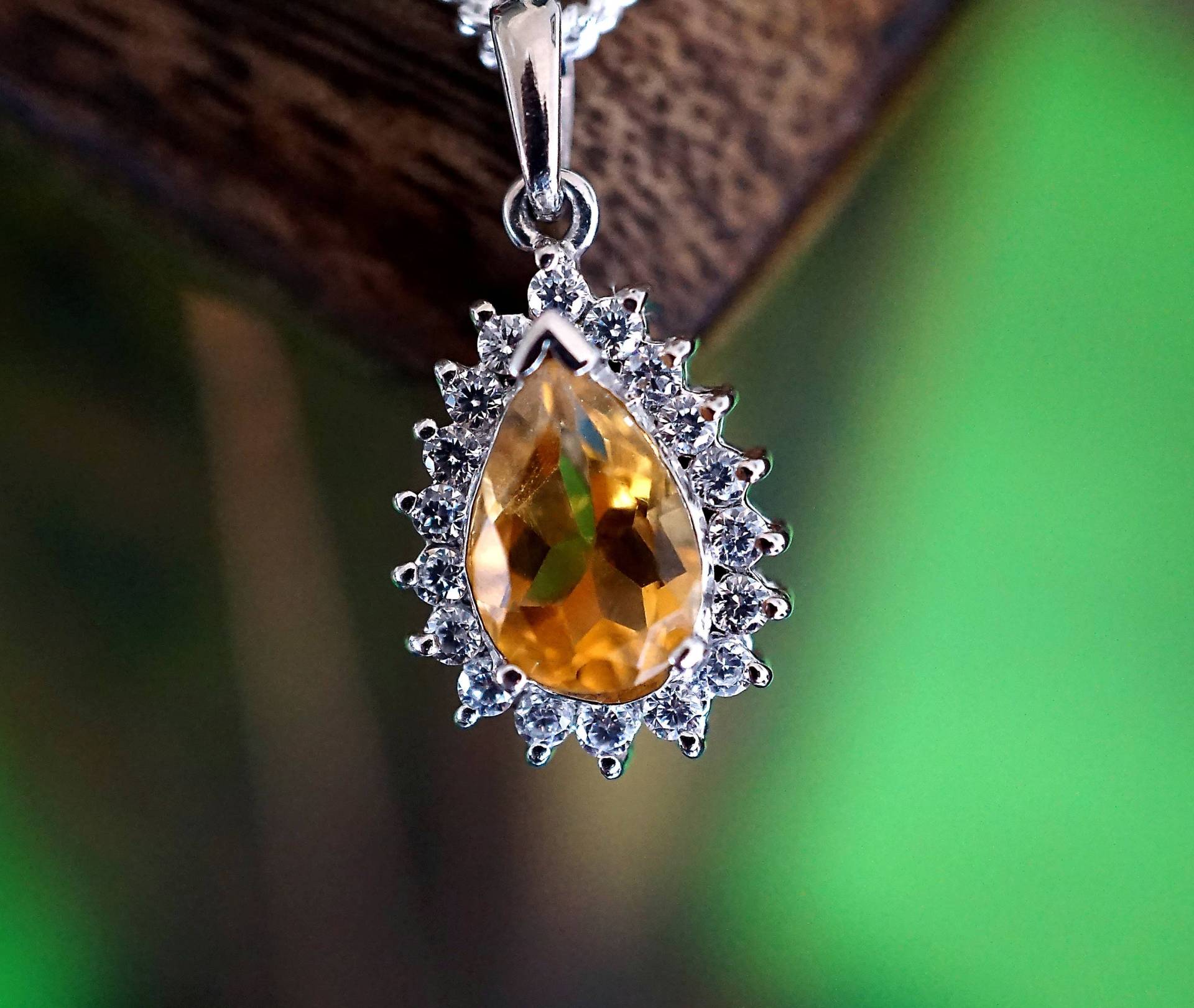 Echte Gelben Citrin Edelstein Handgemachte Cluster Pendent, Rhodiniert Über Sterlingsilber Mit 20'' Silberkette, November Birthstone Echte Gelben Citrin Edelstein Handgemachte Cluster Pendent, Rhodiniert Über Sterlingsilber Mit 20'' Silberkette, November Birthstone von LakModernJewelry