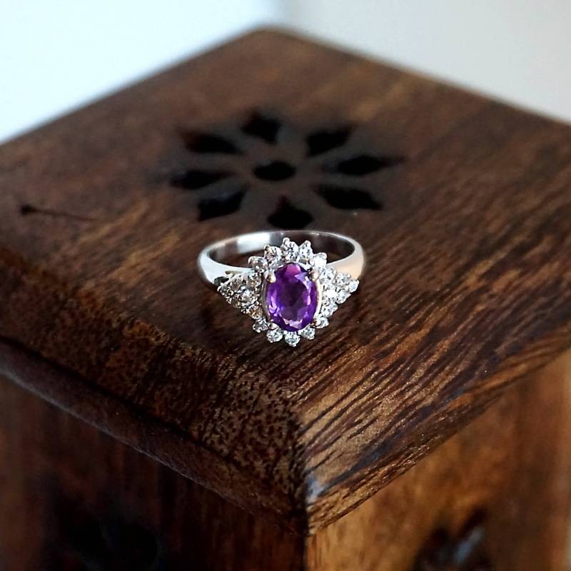 Echter Amethyst-Edelstein, Rhodium Überzogener Sterlingsilber-Ring, Geburtsstein Vom Februar, Für Weihnachten, Erntedank-Geschenk-Us Größe 6, 5 Echter Amethyst-Edelstein, Rhodium Überzogener Sterlingsilber-Ring, Geburtsstein Vom Februar, Für Weihnachten, Erntedank-Geschenk-Us Größe 6, 5 von LakModernJewelry
