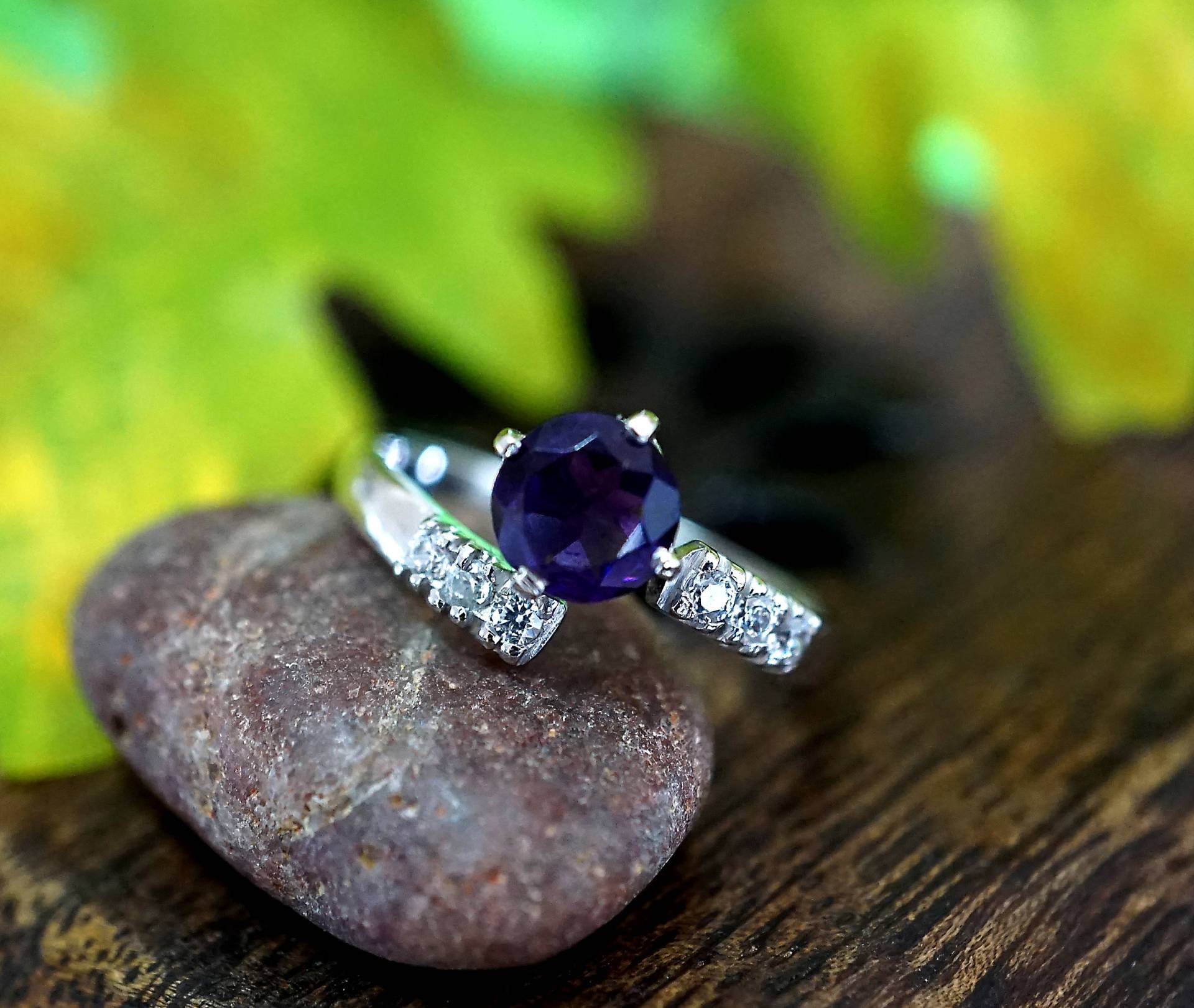 Echter Amethyst-Edelstein Rhodium Überzogener Sterlingsilber-Ring, Einzigartiger Ring, Februar Geburtsstein, Weihnachtsgeschenk Für Her-Us-Größe 7 Echter Amethyst-Edelstein Rhodium Überzogener Sterlingsilber-Ring, Einzigartiger Ring, Februar Geburtsstein, Weihnachtsgeschenk Für Her-Us-Größe 7 von LakModernJewelry