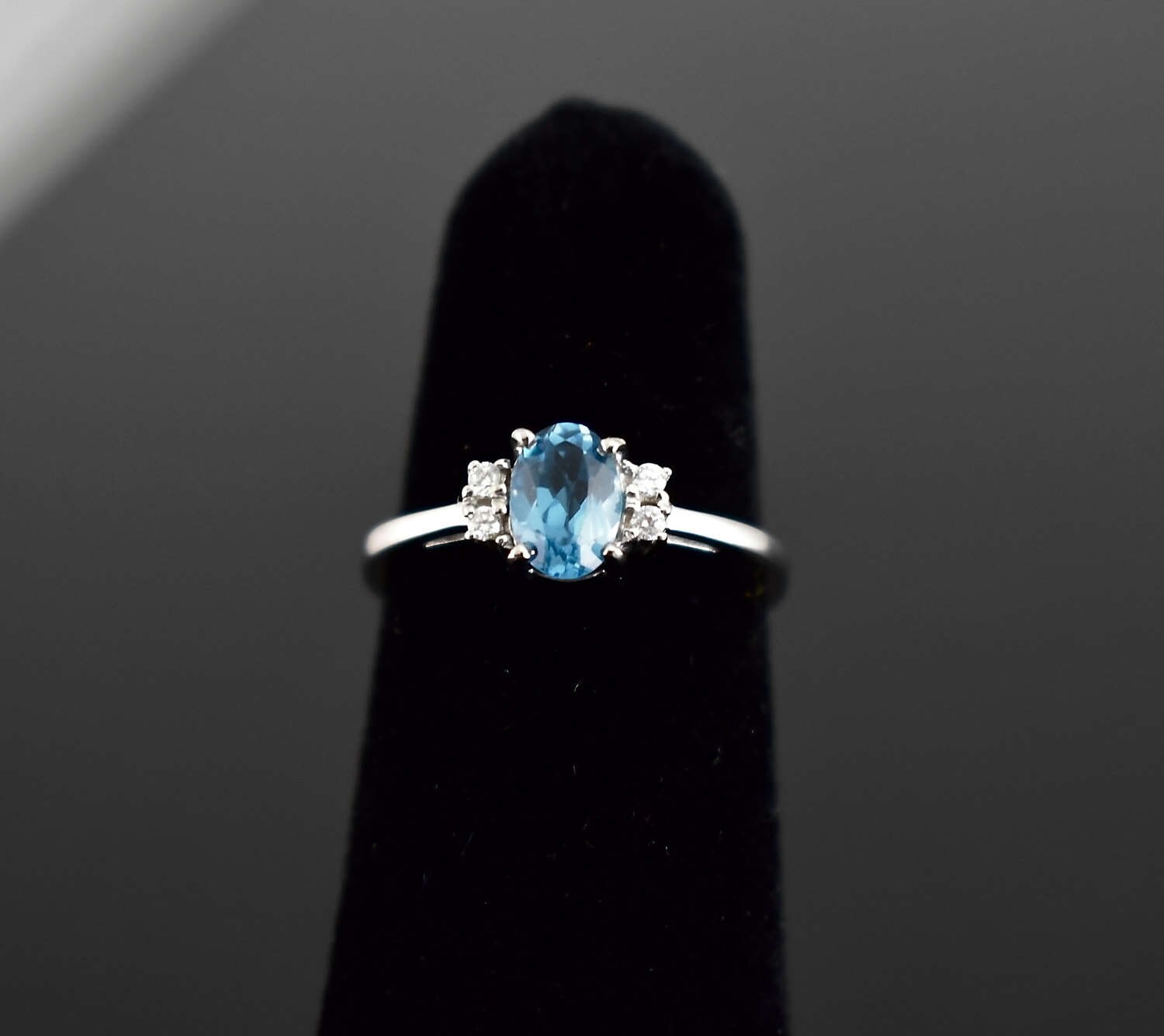 Echter Blautopas Rhodinierter Sterlingsilber-Ring Mit Mehreren Steinen, November Geburtsstein, Jahrestag, Valentinstagsgeschenk, Us-Größe 6, 5 Echter Blautopas Rhodinierter Sterlingsilber-Ring Mit Mehreren Steinen, November Geburtsstein, Jahrestag, Valentinstagsgeschenk, Us-Größe 6, 5 von LakModernJewelry