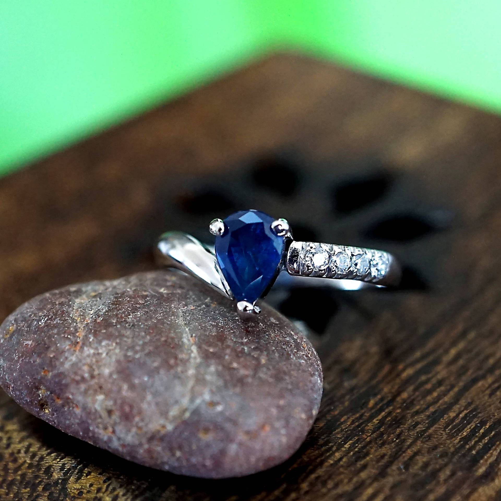 Echter Ceylon Blauer Saphir Edelstein Rhodiniert Sterling Silber Ring, September Birthstone, Versprechen Ring-Us Größe 7 Echter Ceylon Blauer Saphir Edelstein Rhodiniert Sterling Silber Ring, September Birthstone, Versprechen Ring-Us Größe 7 von LakModernJewelry