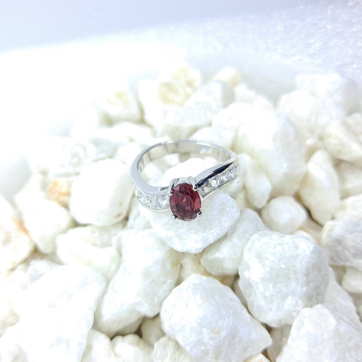 Echter Granat Edelstein Sterling Silber Ring, Einzigartiges Design, Januar Birthstone, Geburtstag, Jubiläum-Us Größe 6.5 Echter Granat Edelstein Sterling Silber Ring, Einzigartiges Design, Januar Birthstone, Geburtstag, Jubiläum-Us Größe 6.5 von LakModernJewelry