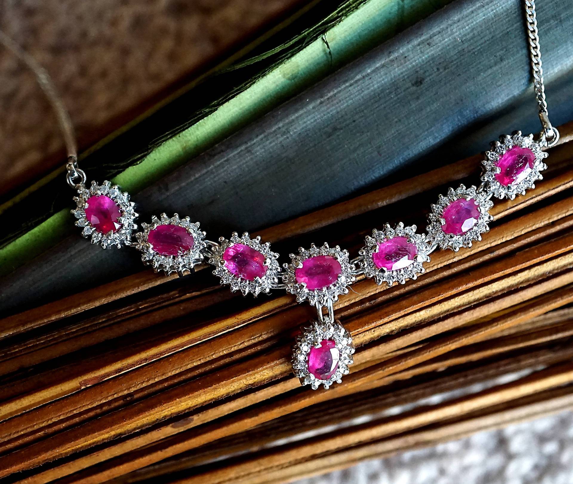Glas Gefüllt Natürliche Rubin Handgemachte Sterling Silber Cluster Halskette, Valentinstag Geschenk, Juli Birthstone, Jubiläumsgeschenk, Geschenk Glas Gefüllt Natürliche Rubin Handgemachte Sterling Silber Cluster Halskette, Valentinstag Geschenk, Juli Birthstone, Jubiläumsgeschenk, Geschenk von LakModernJewelry