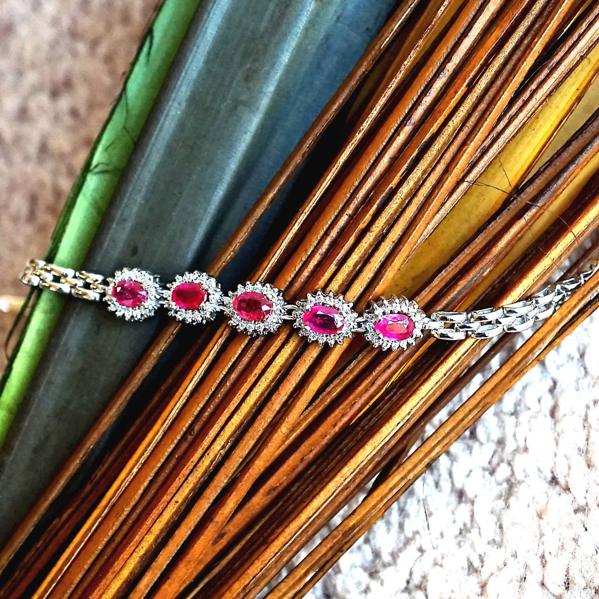 Glas Gefüllt Natürlichen Rubin Handgemachte Sterlingsilber Cluster Armband, Juli Birthstone Geschenk Für Sie, Weihnachten, Thanksgiving-Geschenk-Idee Glas Gefüllt Natürlichen Rubin Handgemachte Sterlingsilber Cluster Armband, Juli Birthstone Geschenk Für Sie, Weihnachten, Thanksgiving-Geschenk-Idee von LakModernJewelry