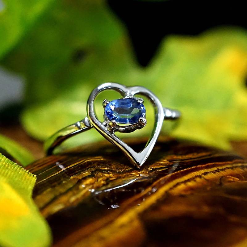 Hellblauer Saphir Sterling Silber Rhodinierter Herz Ring, Für Weihnachten, Thanksgiving, September Birthstone -Us Größe 9 Hellblauer Saphir Sterling Silber Rhodinierter Herz Ring, Für Weihnachten, Thanksgiving, September Birthstone -Us Größe 9 von LakModernJewelry