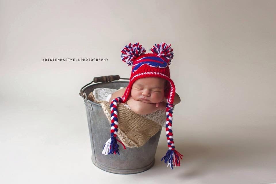 Buffalo Spirit Mütze - Doppel-Pompoms Fussball Neugeborenen Fotorequisite Scheine Buffalo Spirit Mütze - Doppel-Pompoms Fussball Neugeborenen Fotorequisite Scheine von LakeEffectCreations