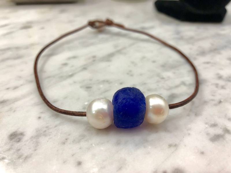 Kobaltblaue Kette Aus Meerglas Und Perlen von LakeviewPearls