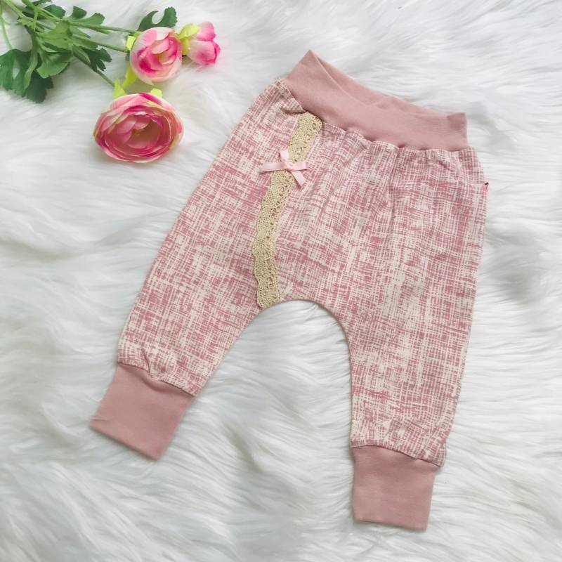 Süße Babyhose Aus Bio-Jersey, Rosa/Creme von Lakotana