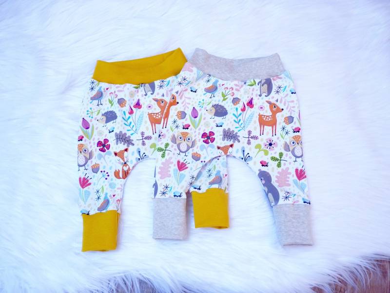 Süße Babyhose Aus Bio-Jersey, Tiere/Beige von Lakotana