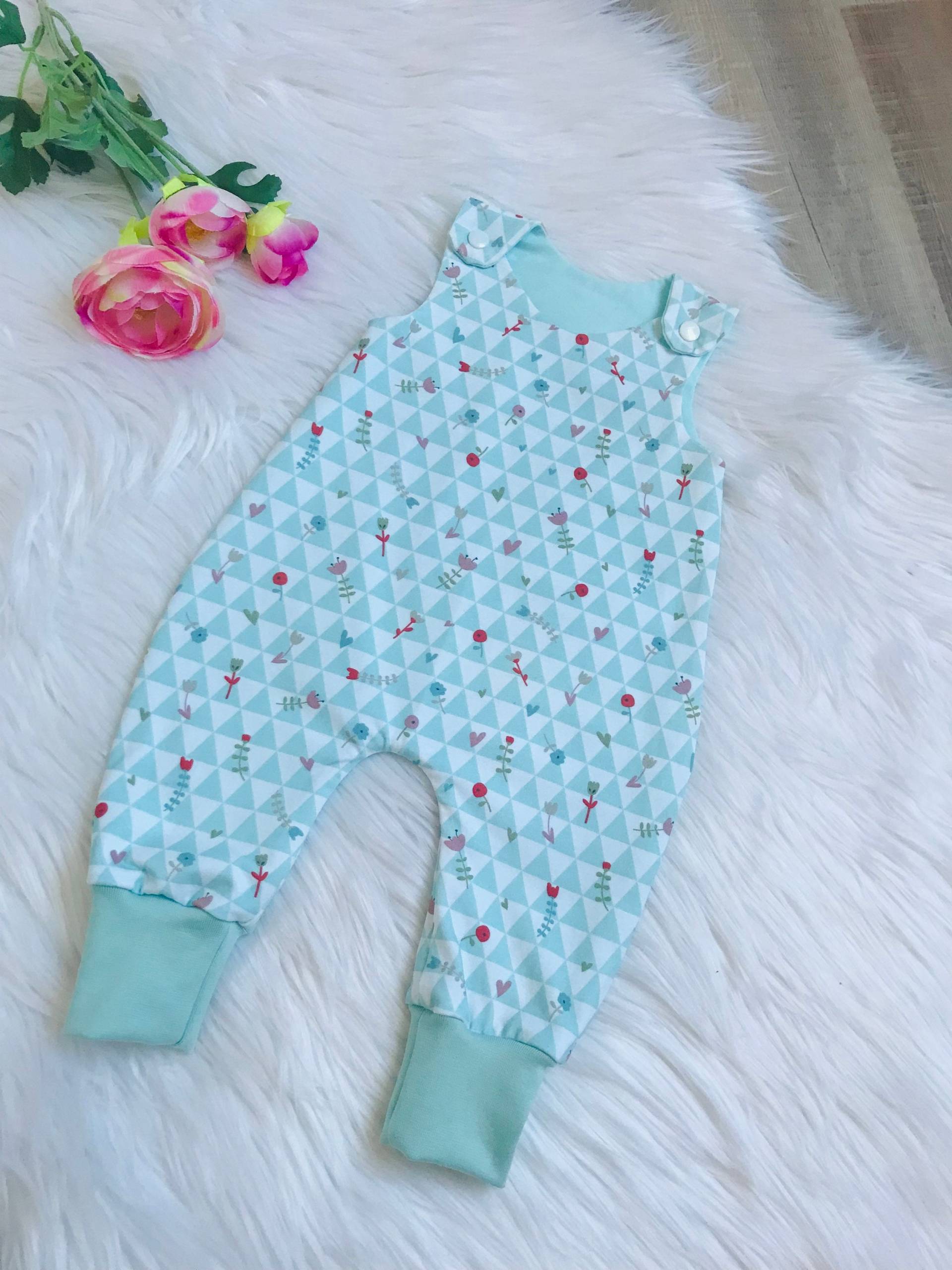 strampler Gr. 62, Blumen Und Dreiecke, Türkis Mint von Lakotana