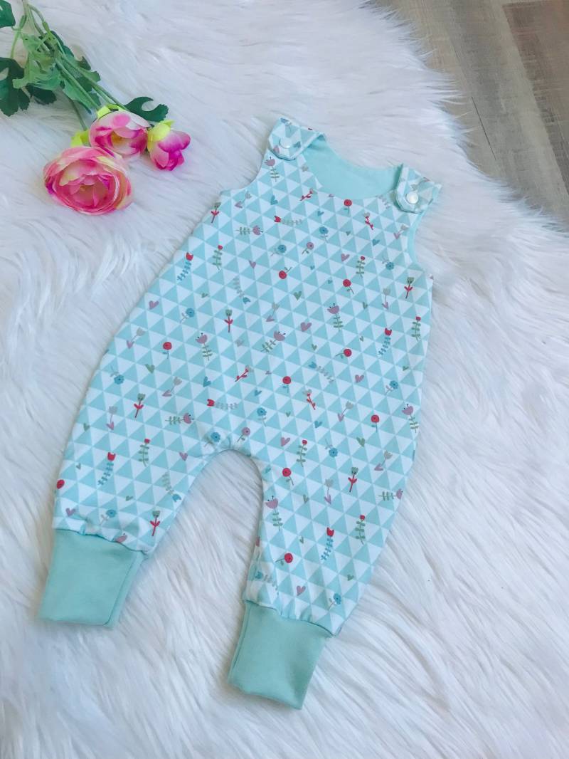 strampler Gr. 62, Blumen Und Dreiecke, Türkis Mint von Lakotana