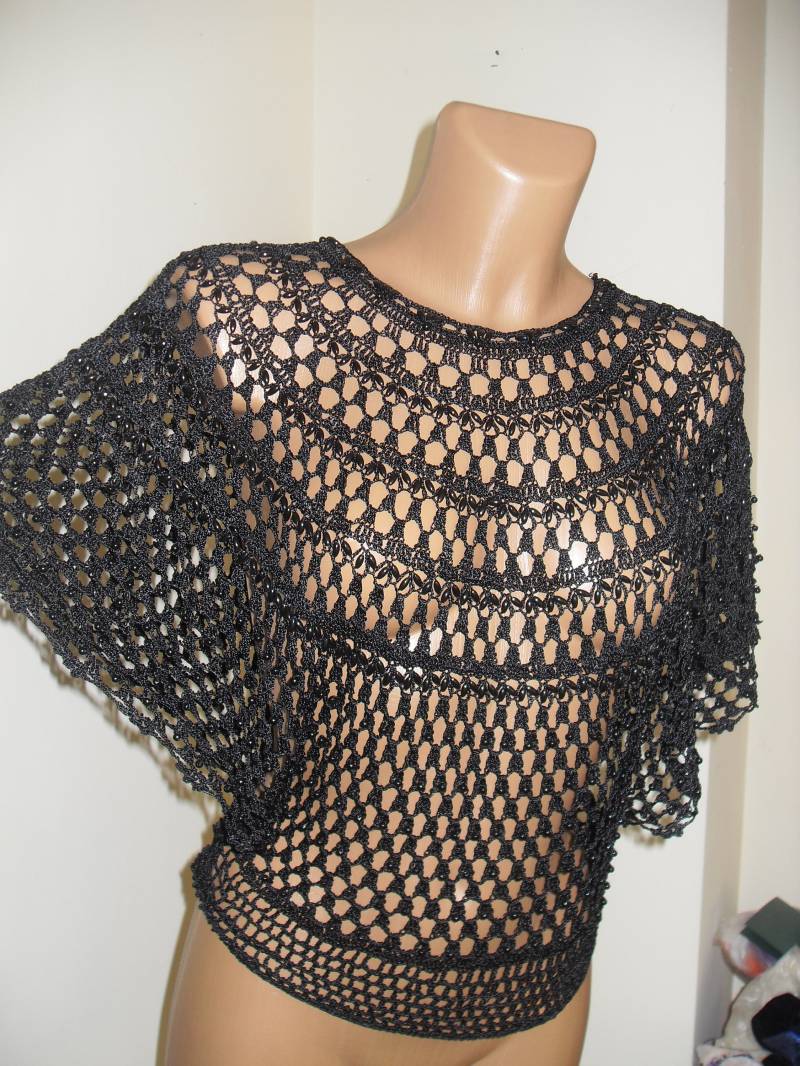 Gehäkelter Bolero Aus Schwarzer Seide Mit Schwarzen Perlen, Umhang Für Offizielle Anlässe Gehäkelter Bolero Aus Schwarzer Seide Mit Schwarzen Perlen, Umhang Für Offizielle Anlässe von Lalerosso