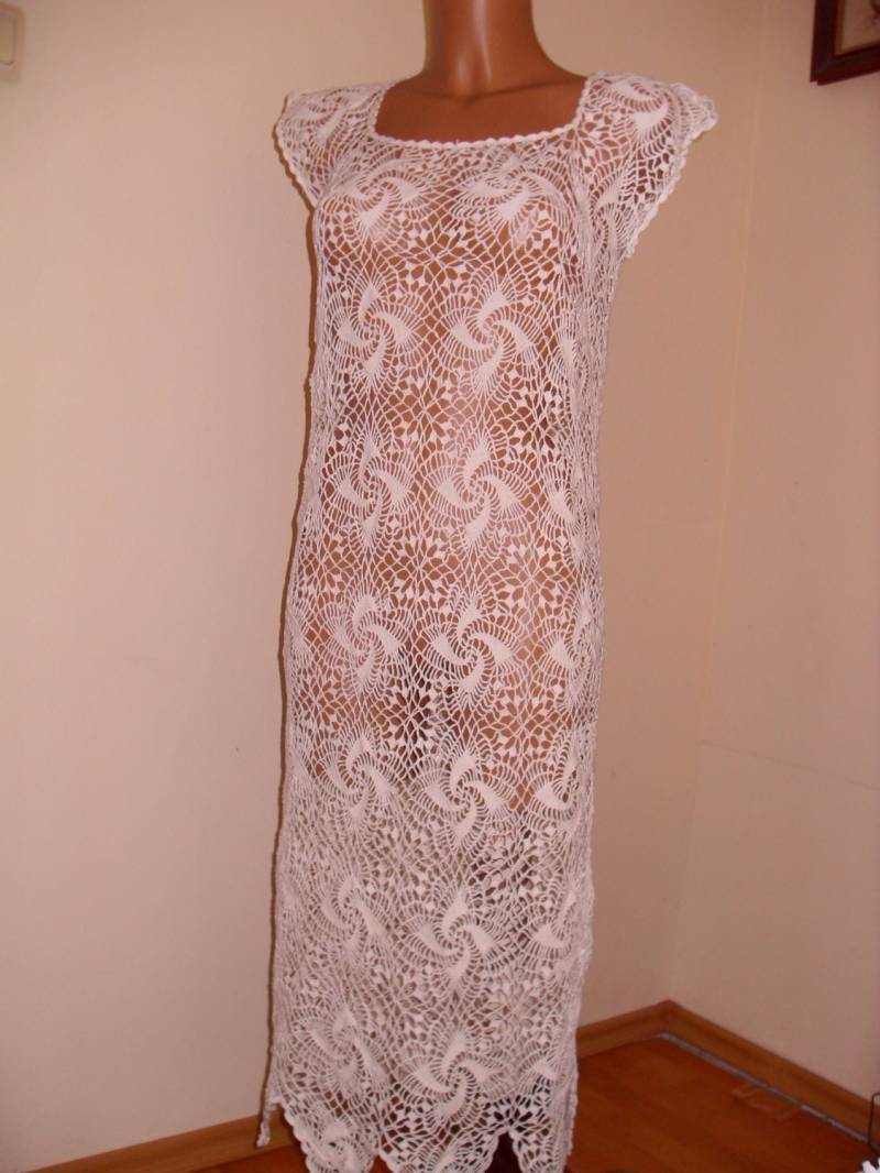 Gehäkeltes Spitzenkleid, Handgemacht.zarte Weiße Spitze Gehäkeltes Spitzenkleid, Handgemacht.zarte Weiße Spitze von Lalerosso