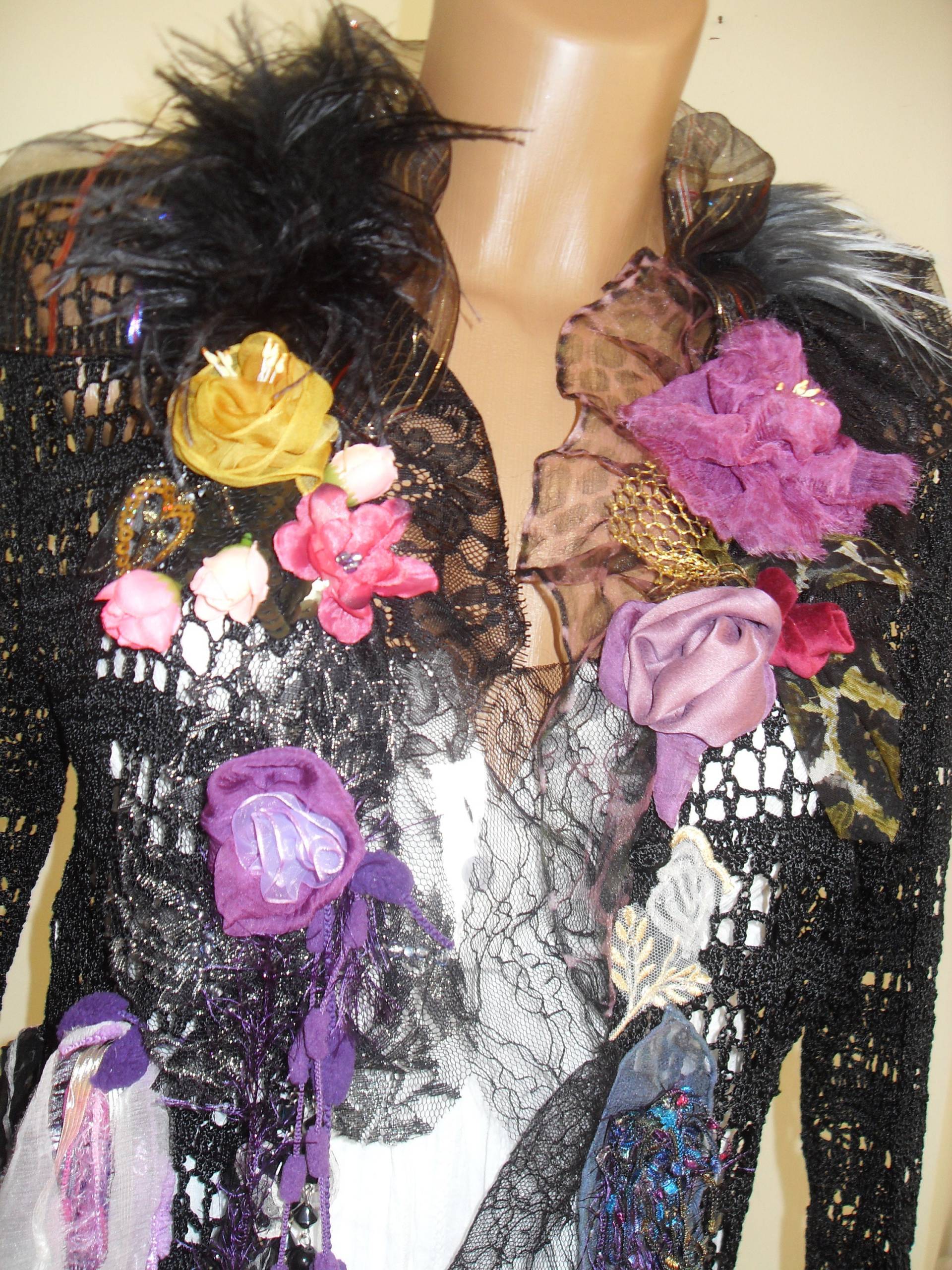 Uniqueart Zu Tragen, Seide Häkeln Jilett, Seidenblumen, Spitze, Fee Antique Details Boho Tattered Uniqueart Zu Tragen, Seide Häkeln Jilett, Seidenblumen, Spitze, Fee Antique Details Boho Tattered von Lalerosso