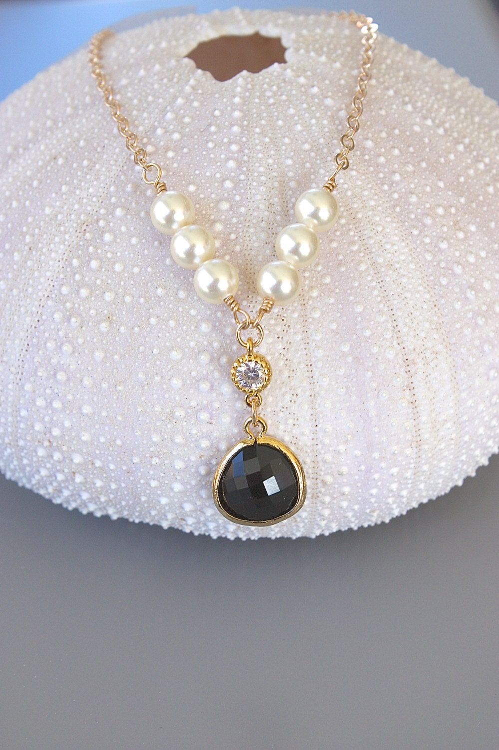 Goldkette Halskette Mit Schwarzem Kristall-Anhänger Und Swarovski Perlen Weiß Oder Creme, Brautjungfern Braut Hochzeit Partei von LalleBridalJewelry
