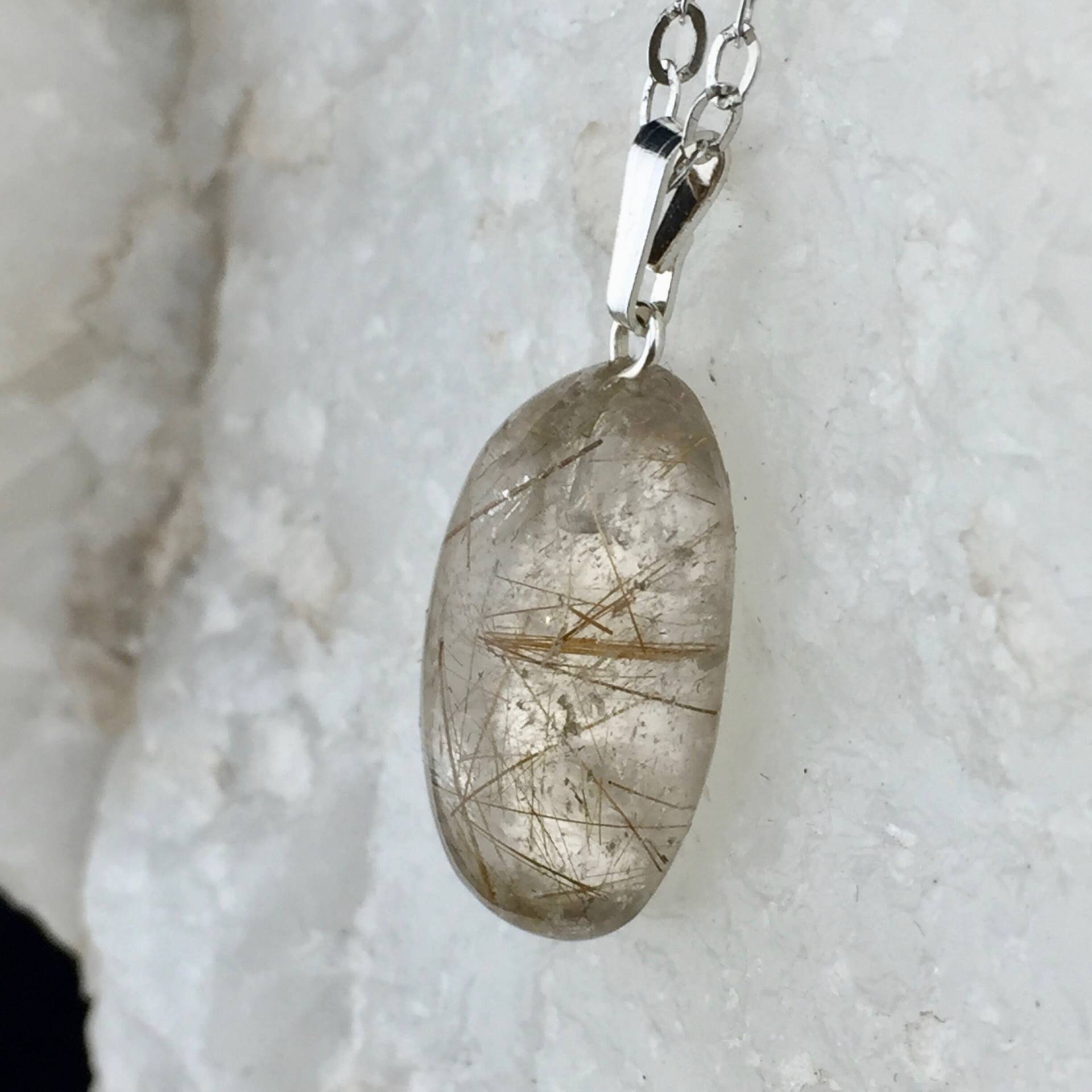 Ein Illumineer Rutile Quarz Kristall Und Sterling Silber Anhänger | 1-3 Ein Illumineer Rutile Quarz Kristall Und Sterling Silber Anhänger | 1-3 von LaloulaOnline