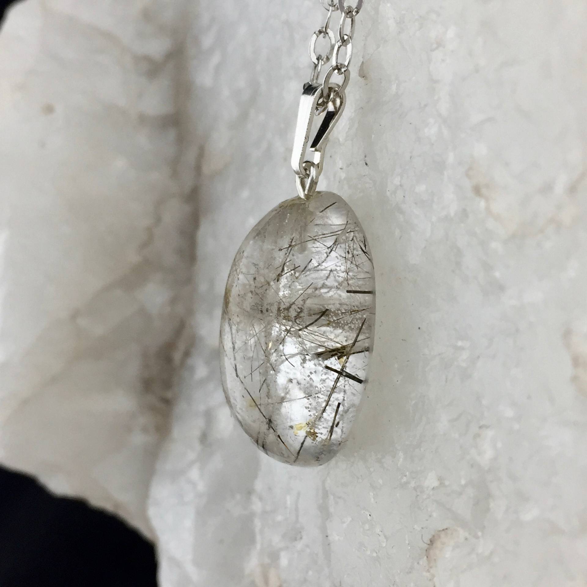 Ein Illumineer Rutile Quarz Kristall Und Sterling Silber Anhänger | 1-5 Ein Illumineer Rutile Quarz Kristall Und Sterling Silber Anhänger | 1-5 von LaloulaOnline