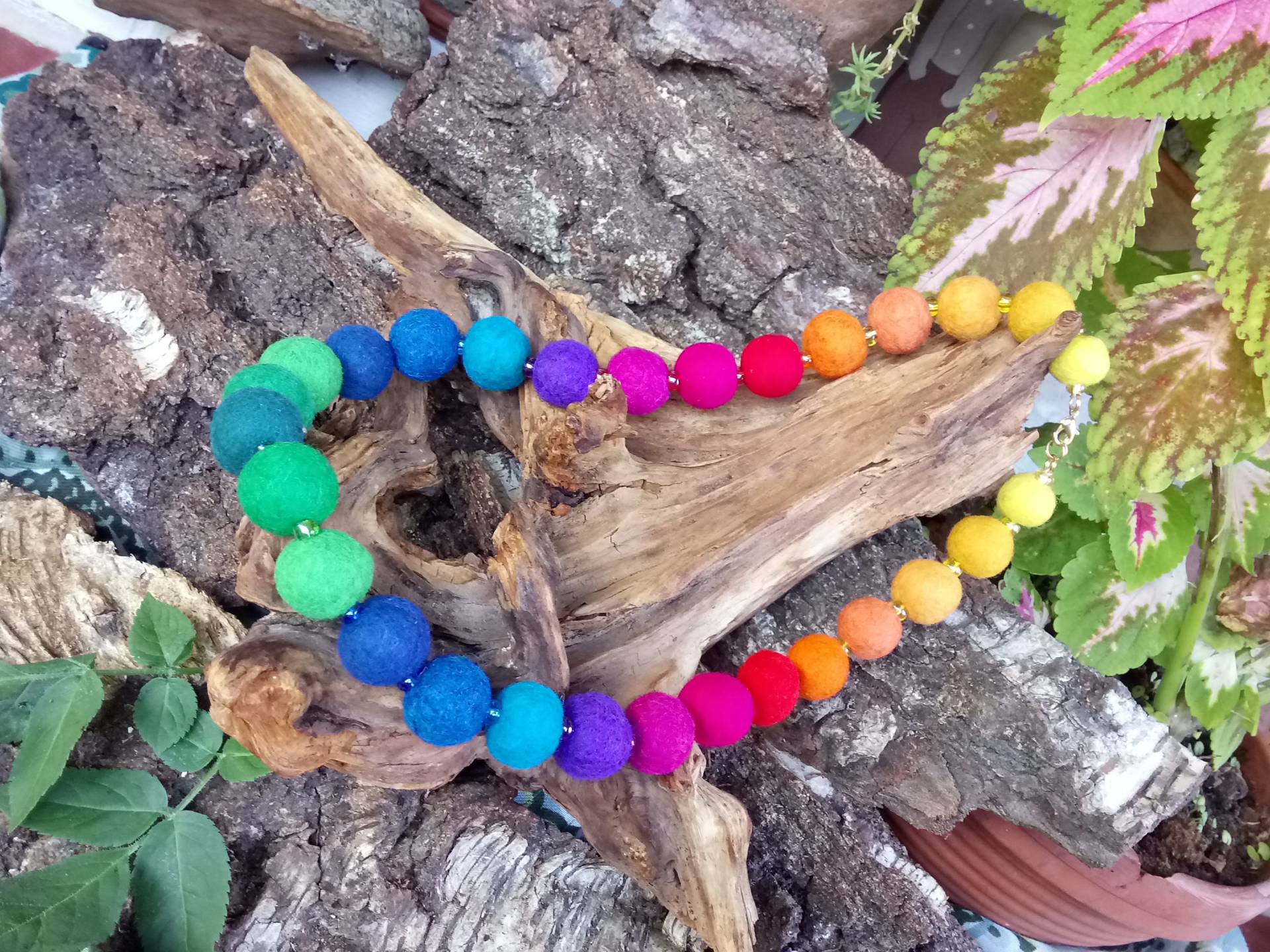 Filzkette, Kette, Halskette, " Regenbogen ", Filzkugeln, Holzperlen, Waldorf, Gipsy Filzkette, Kette, Halskette, " Regenbogen ", Filzkugeln, Holzperlen, Waldorf, Gipsy von Lalunasdreams