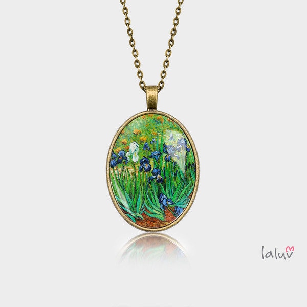 Medaillon Oval Irises Van Gogh von LaluvJewelry