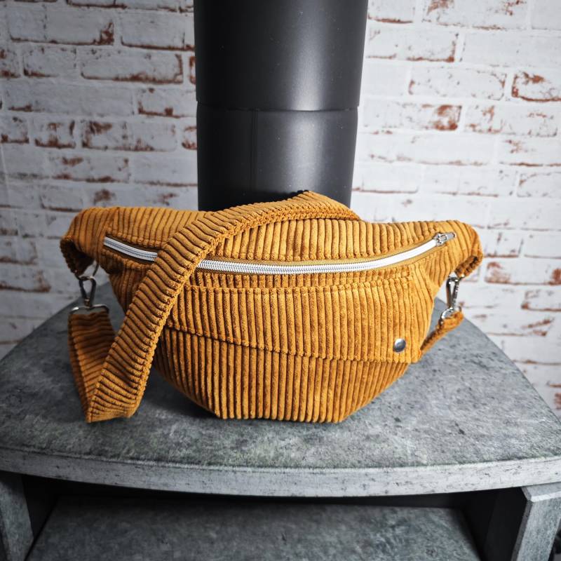Bauchtasche, Umhängetasche, Cordtasche Bauchtasche, Umhängetasche, Cordtasche von LamaRolo