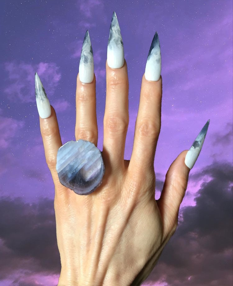 Lila Schnürter Achat Ring Lila Schnürter Achat Ring von Lamagick