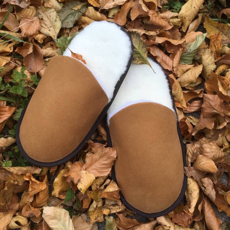 Herren Schaffell Slip On Hausschuhe Weiche Wildledersohle Mit Schaf Shearling Futter Lambland Uk Handarbeit Schieber Mules von Lambland