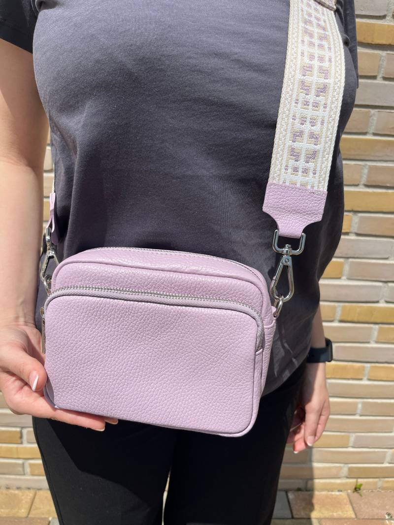 Edler Taschengurt in Pastel Lila Für Ledertasche , Hochwertiger Gurt Aus Stoff Und Leder Made Italy Geschenk Modisch Accessoire Edler Taschengurt in Pastel Lila Für Ledertasche , Hochwertiger Gurt Aus Stoff Und Leder Made Italy Geschenk Modisch Accessoire von LamourducuirDE