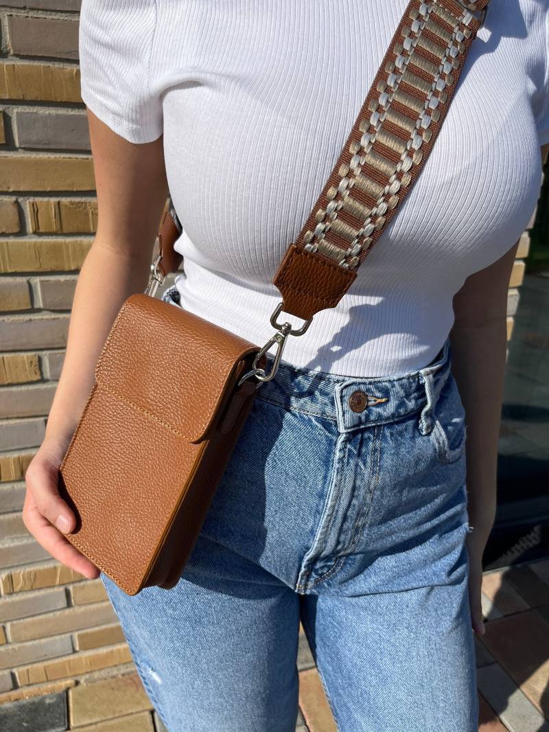 Taschengurt Für Ledertasche in Cognac , Edler Gurt Aus Rindsleder Und Stoff Mit Silbernem Metallkarabiner Modisch Hochwertig Langlebig von LamourducuirDE