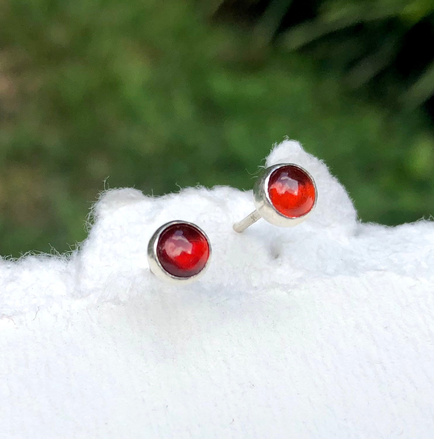 Hessonit Granat Ohrringe, 5mm Ohrstecker, Rote 925 Silber Minimal Ohrstecker Hessonit Granat Ohrringe, 5mm Ohrstecker, Rote 925 Silber Minimal Ohrstecker von LamplighterJewelry